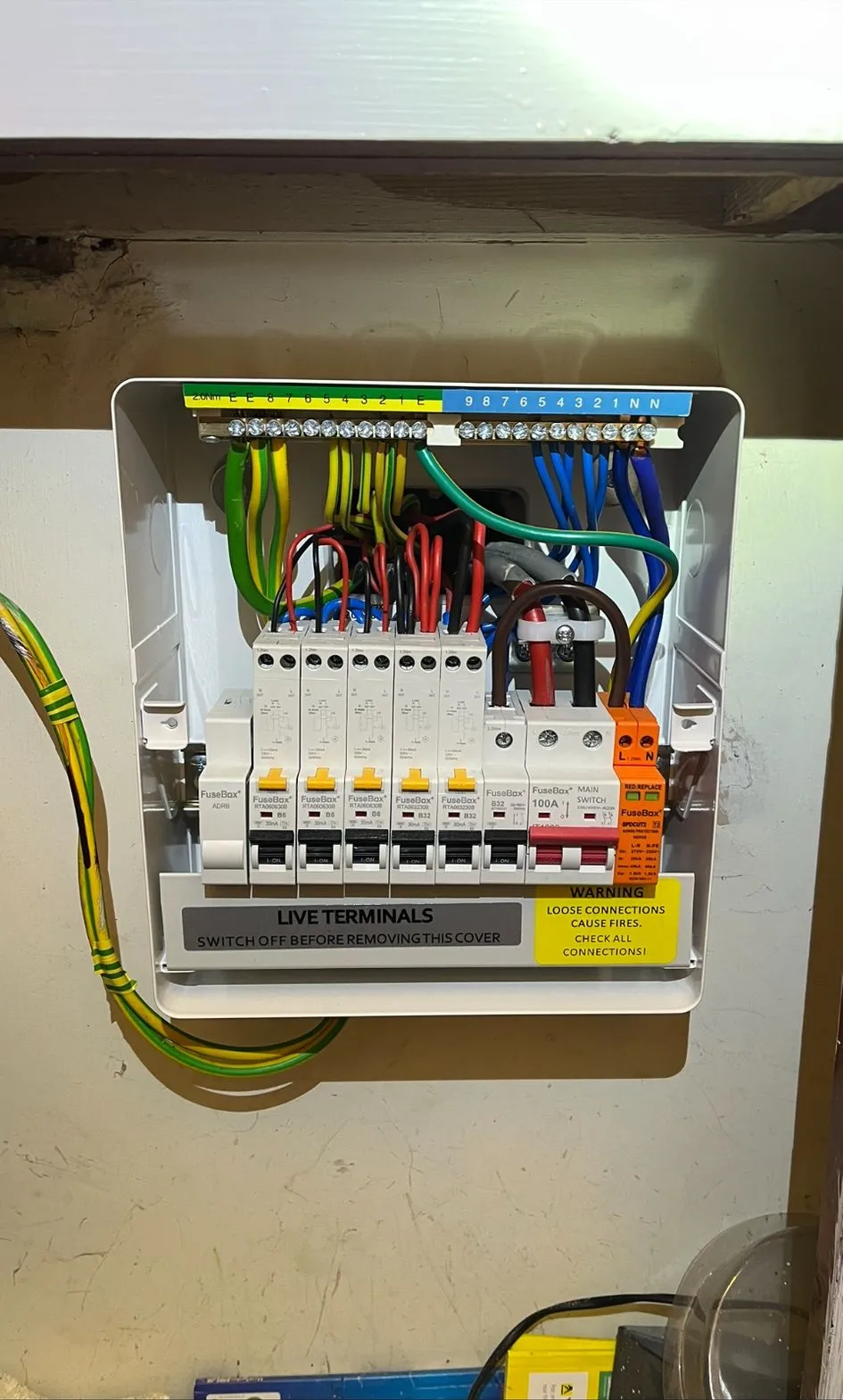 A bunch of wires that are in a box.