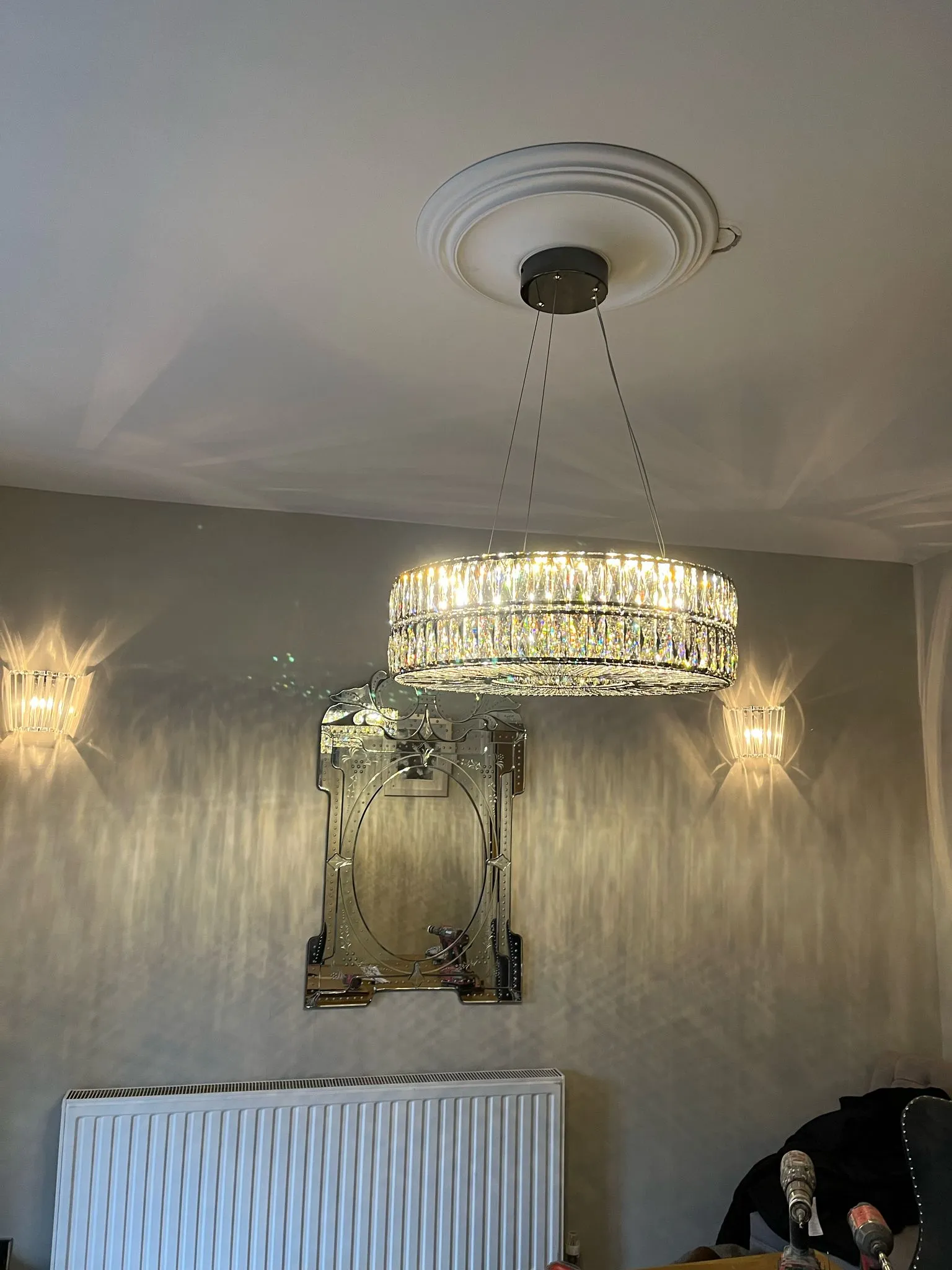 A chandelier hanging from a ceiling in a room.